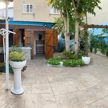 Mamas Summer House * Larnaca
